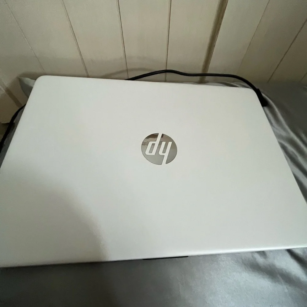 HP laptop 14 inch screen stream HD